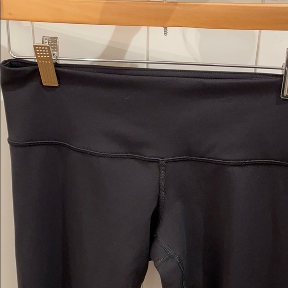 Great Lululemon Black Wunder Under Leggings—EUC - Picture 2 of 6